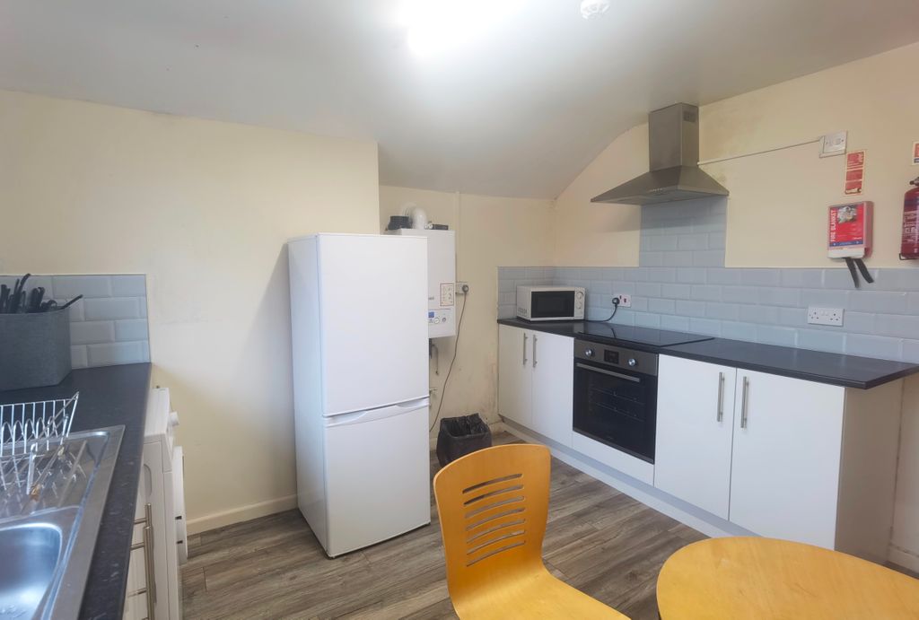 Additional image 7 of 2 bed flat to rentFirst Floor Flat, Mansel Street, Swansea SA1
