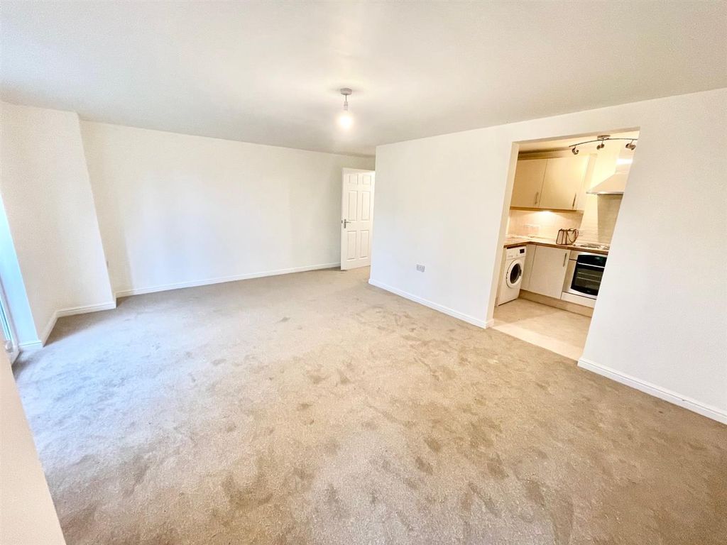 Property photo 3 of 11 Lounge / Diner