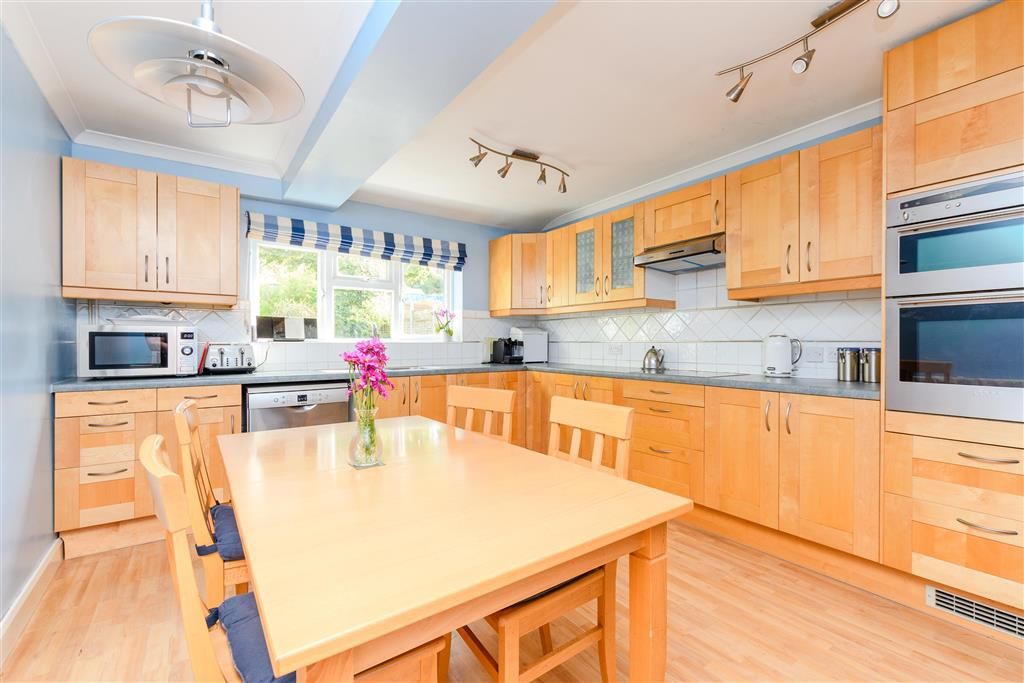 Property photo 3 of 19 Kitchen