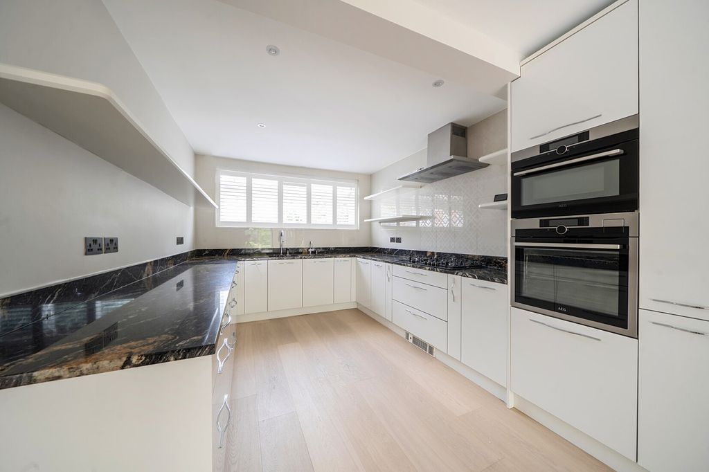 Property photo 3 of 25 1485668-11-6A427B...