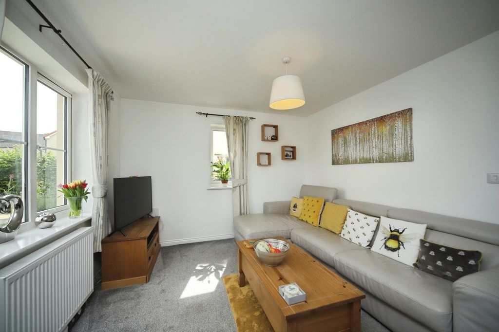Property photo 2 of 17 Lounge