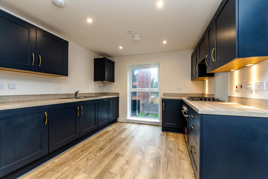 Property photo 2 of 31 3 Chateau Mews 006