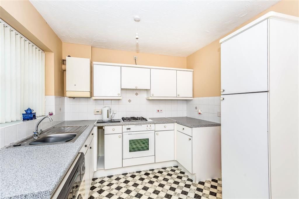 Property photo 3 of 9 Balcony