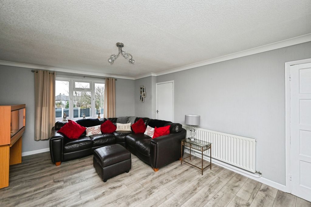 Property photo 2 of 25 Lounge