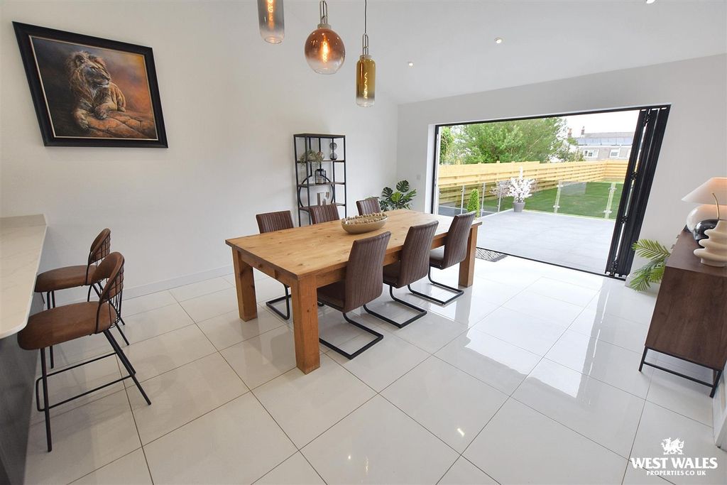 Property photo 3 of 24 10 (30).Jpg
