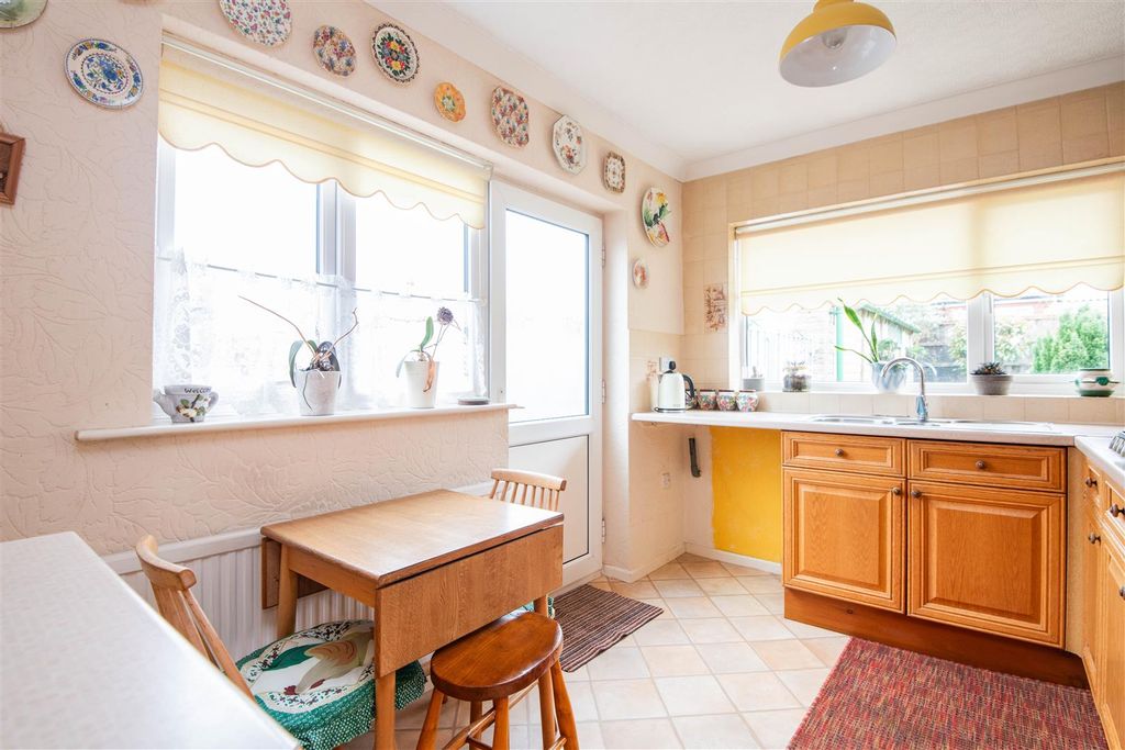 Property photo 3 of 14 Kitchen