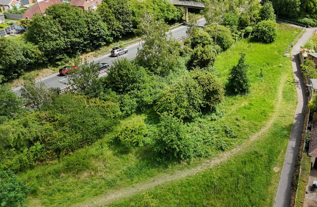 Property photo 1 of 3