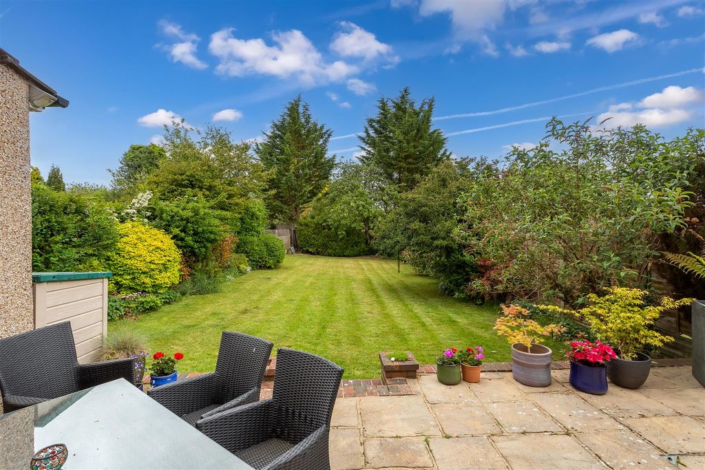 Property photo 2 of 20 House-Upper-Pines-Banstead-102.Jpg