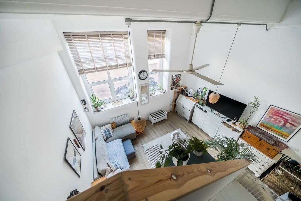 Property photo 3 of 8 Picture No. 32