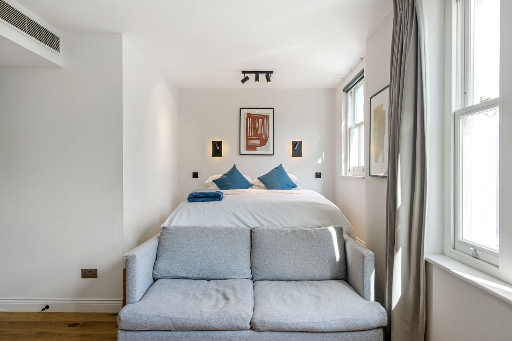 Property photo 3 of 6 8, 25 Coleherne Road, Sw10, Martin &amp; Co, HQ (2)