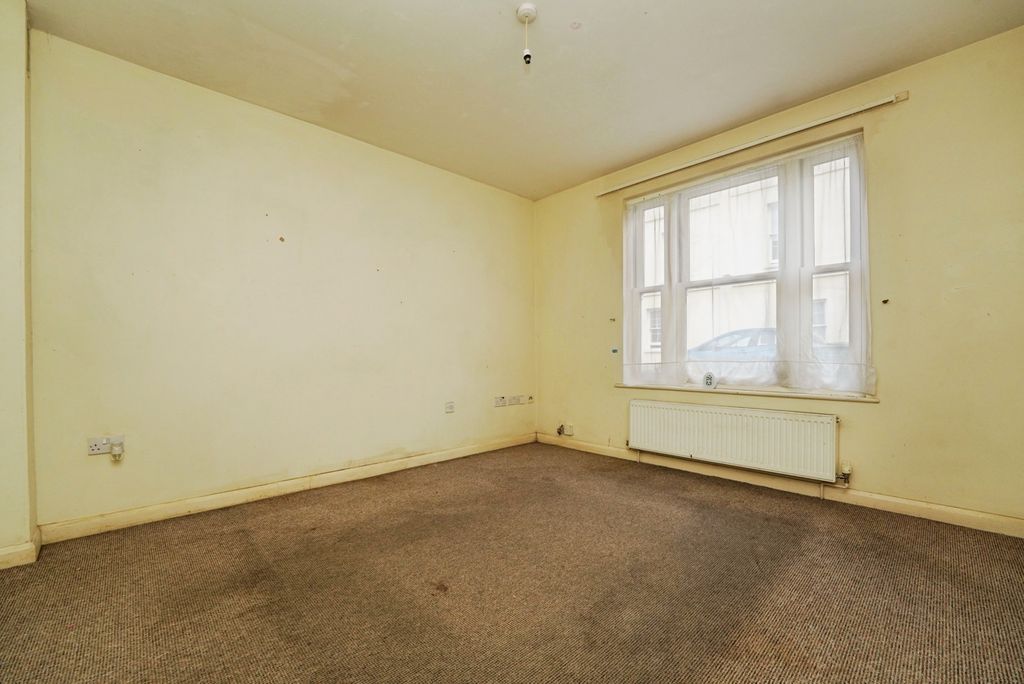 Property photo 2 of 11 Living Room