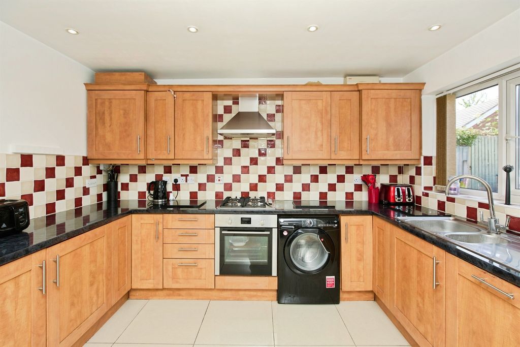 Property photo 2 of 16