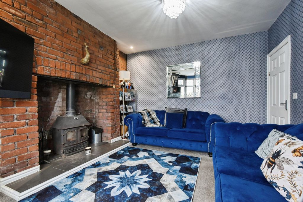 Property photo 3 of 16 Photo