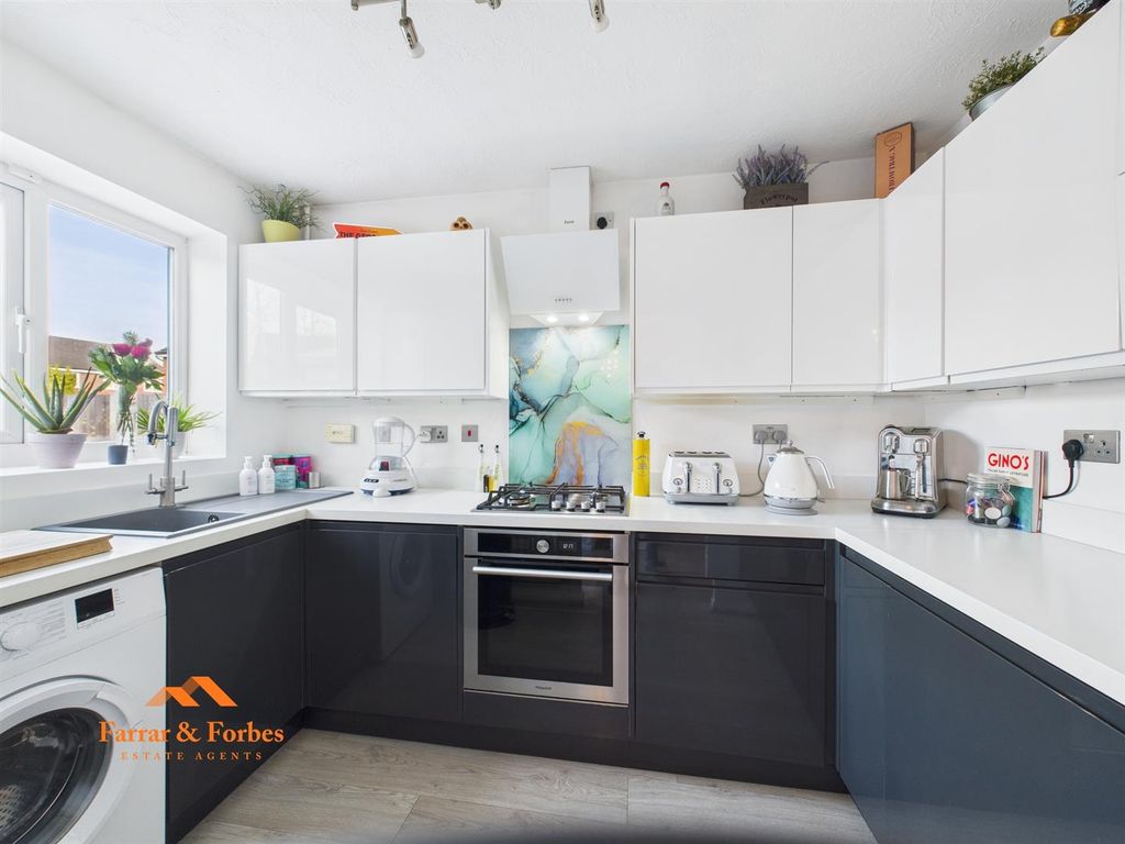 Property photo 3 of 38