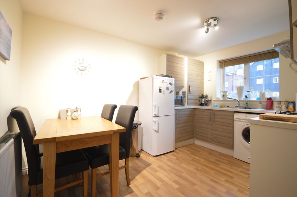 Property photo 2 of 8 Kitchen