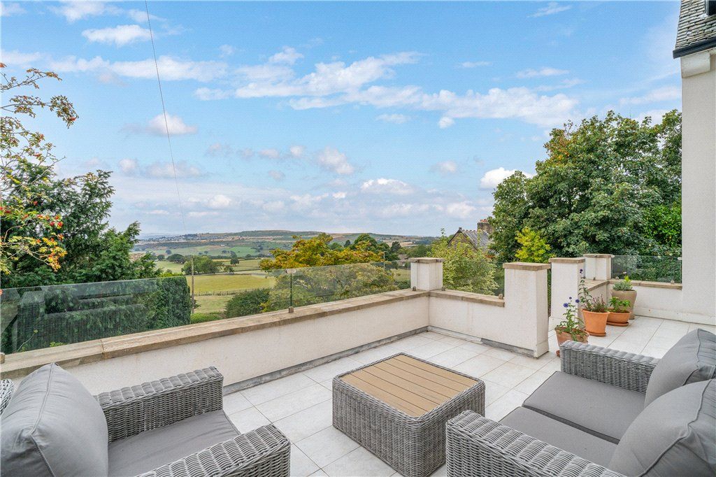 Property photo 2 of 44 Seating Terrace