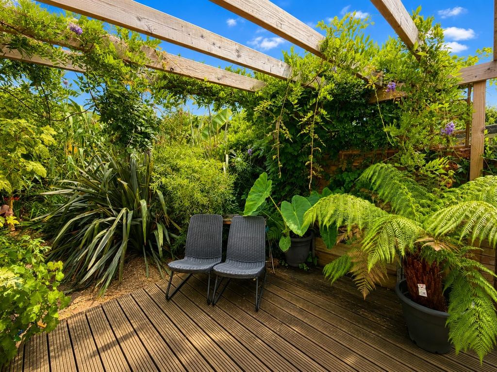 Property photo 2 of 25