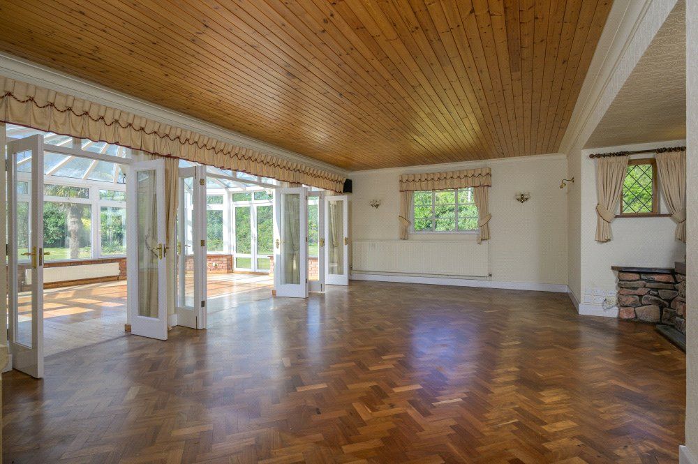 Property photo 3 of 11 Larchwood