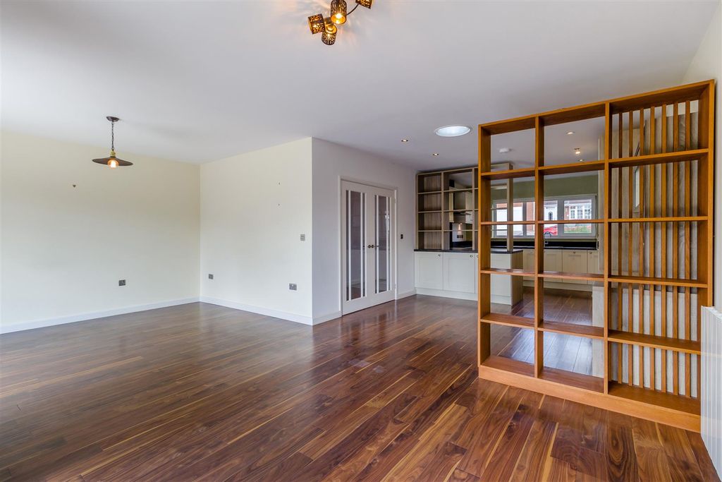 Property photo 2 of 27 8657371-Interior19.Jpg