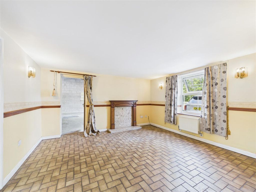 Property photo 3 of 44