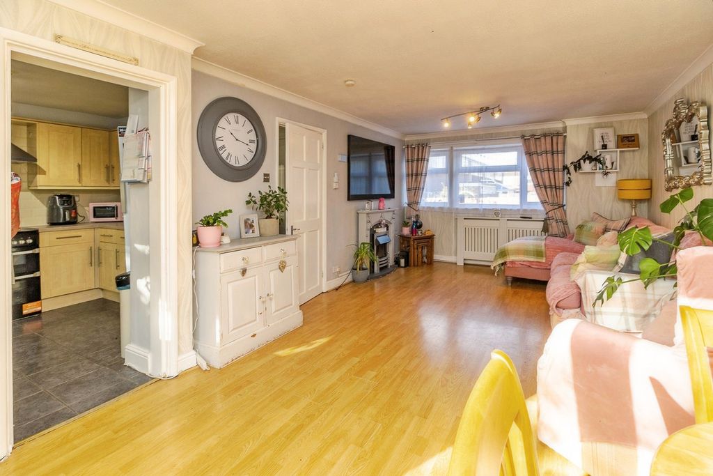 Property photo 2 of 18