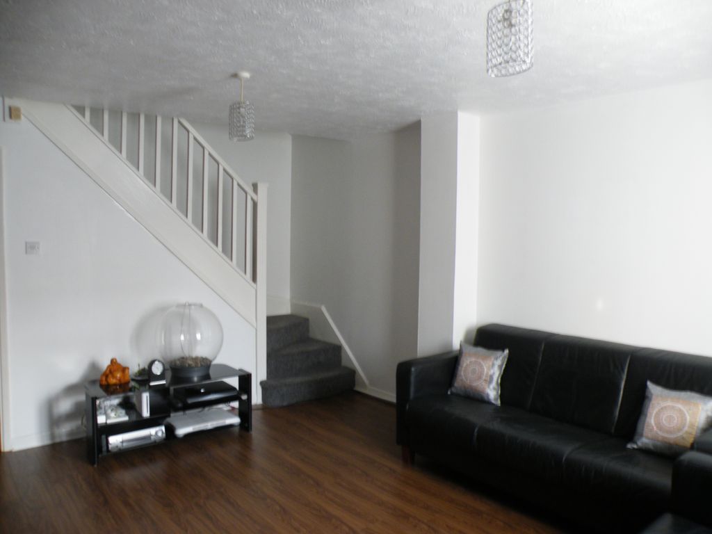 Property photo 3 of 8 Lounge