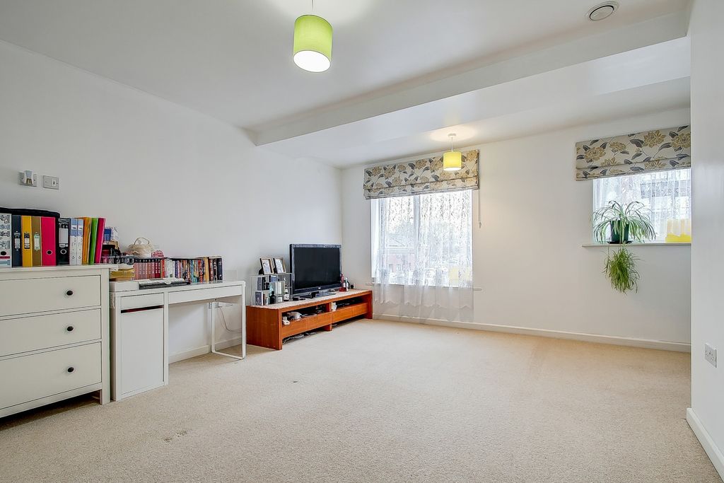 Property photo 2 of 22 4070854