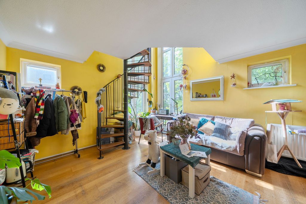 Property photo 3 of 24