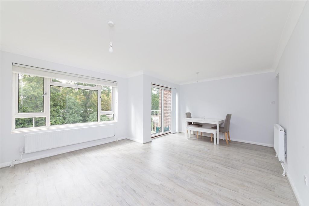 Property photo 3 of 17 Malcolm Way, E11