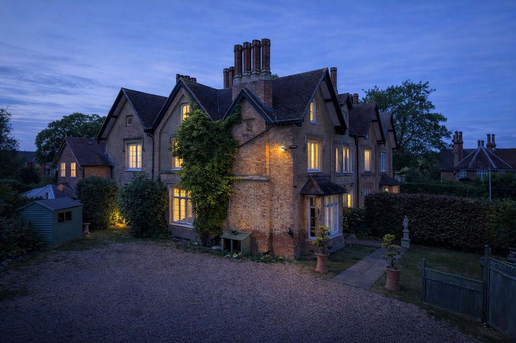 Property photo 1 of 54