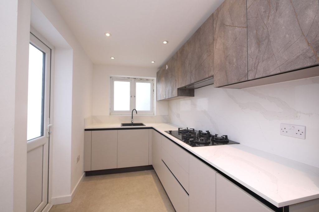 Property photo 1 of 15 3359900