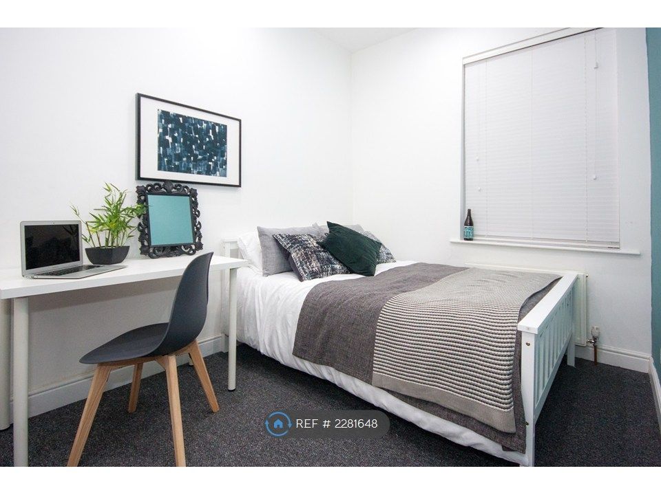 Property photo 3 of 6 Bedroom 3