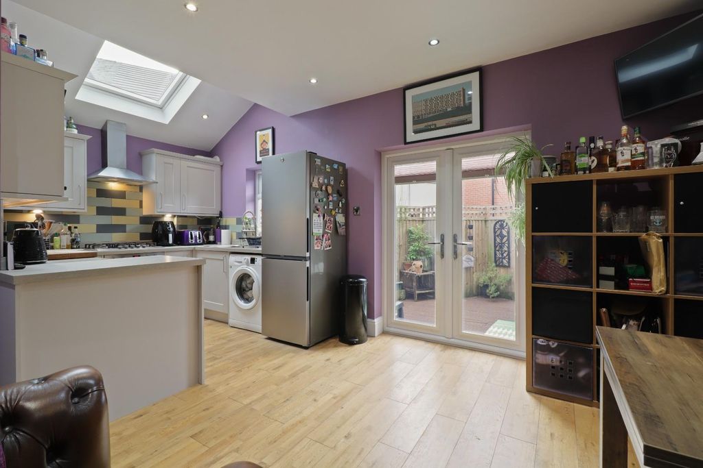 Property photo 1 of 20 Kitchen