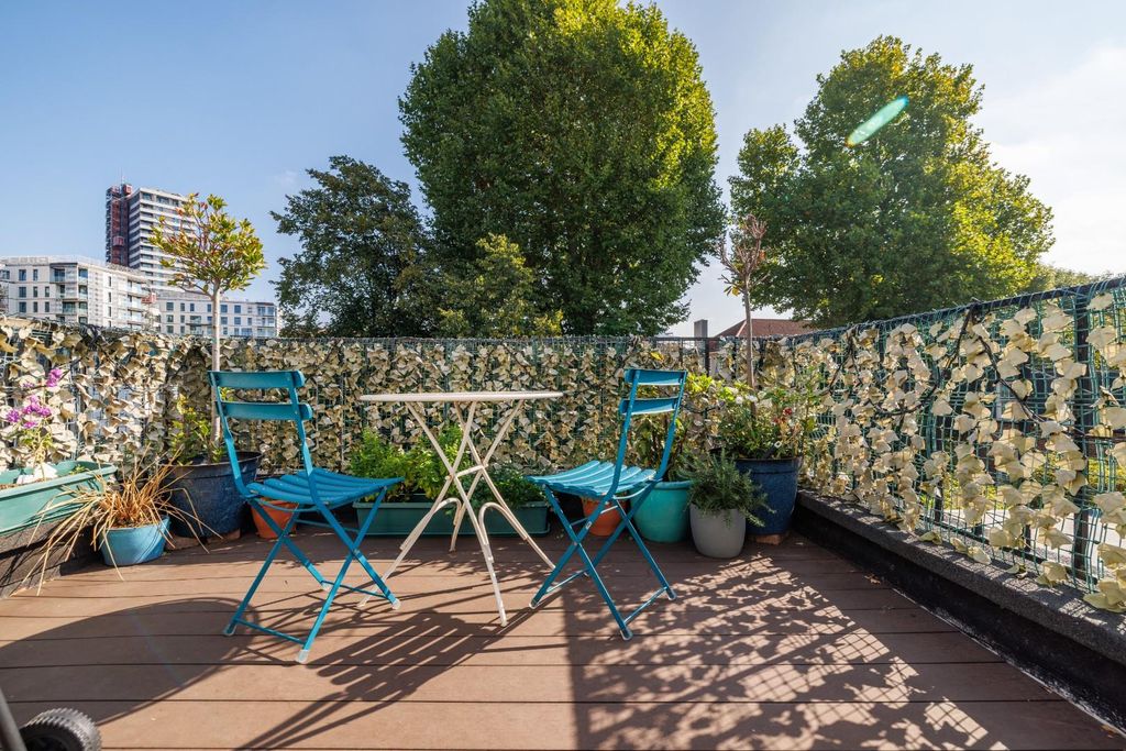 Property photo 2 of 10 Roof Terrace .Jpg