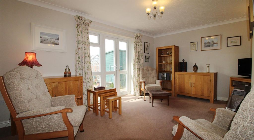 Property photo 3 of 13 Living Room