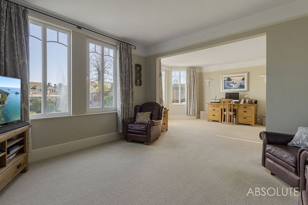 Property photo 3 of 30