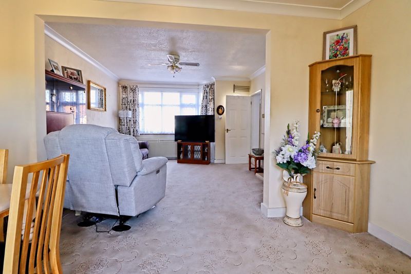 Property photo 3 of 18 Ground Floor Flat Living Room