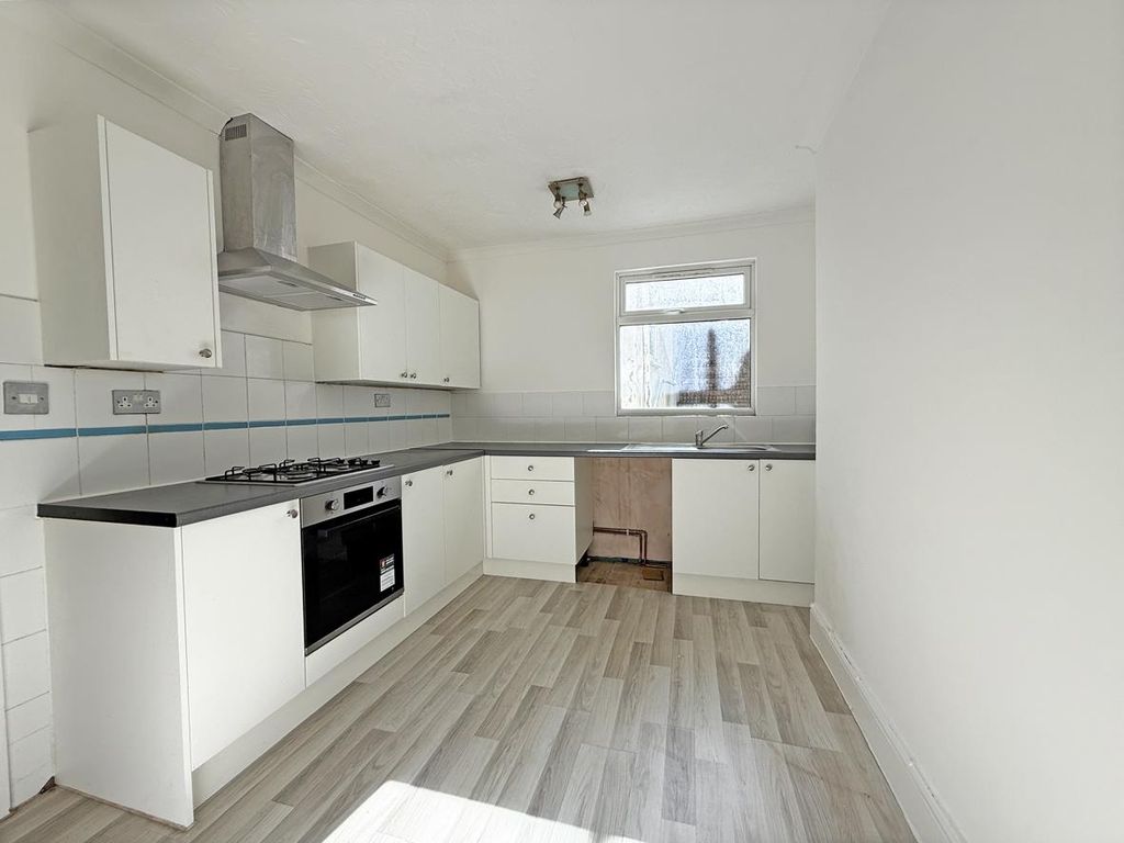 Property photo 3 of 12 Northesk Street 40 - Kitchen Front.Jpg