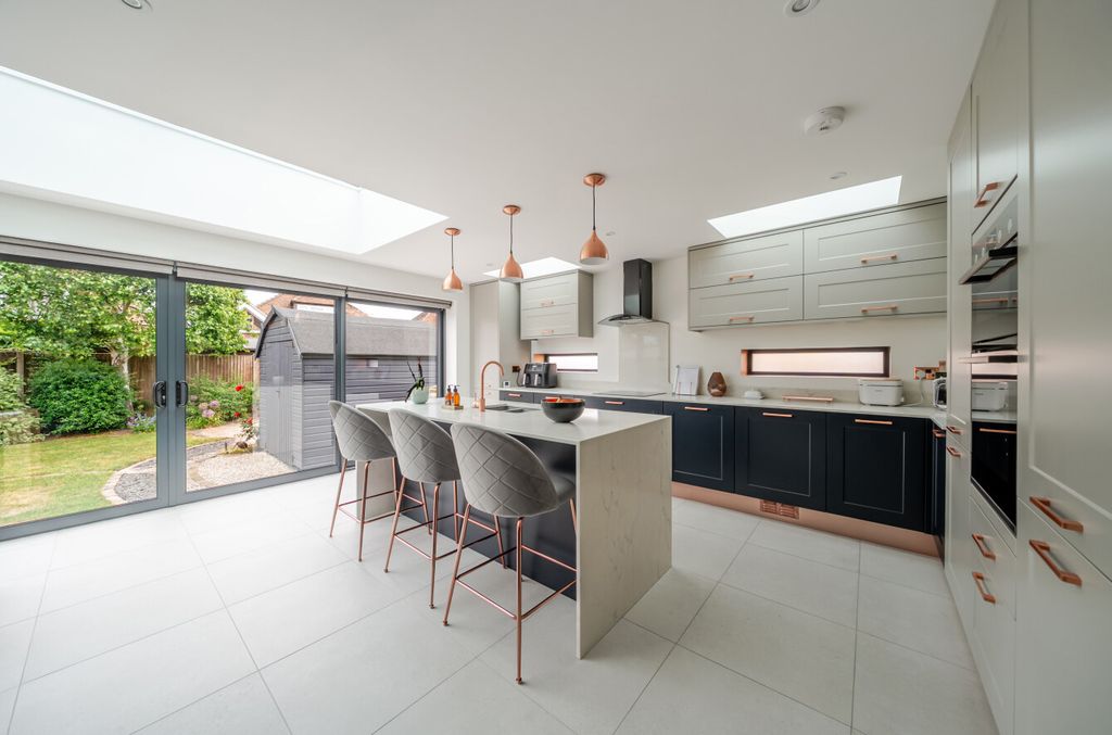 Property photo 3 of 16 1469932-18-6A19F5...