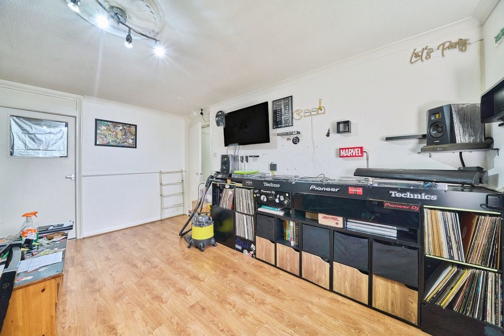 Property photo 3 of 12 Pbox-Img.Jpg