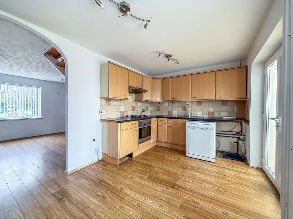 Property photo 3 of 27