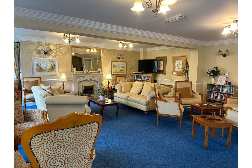 Property photo 3 of 19 Communal Lounge