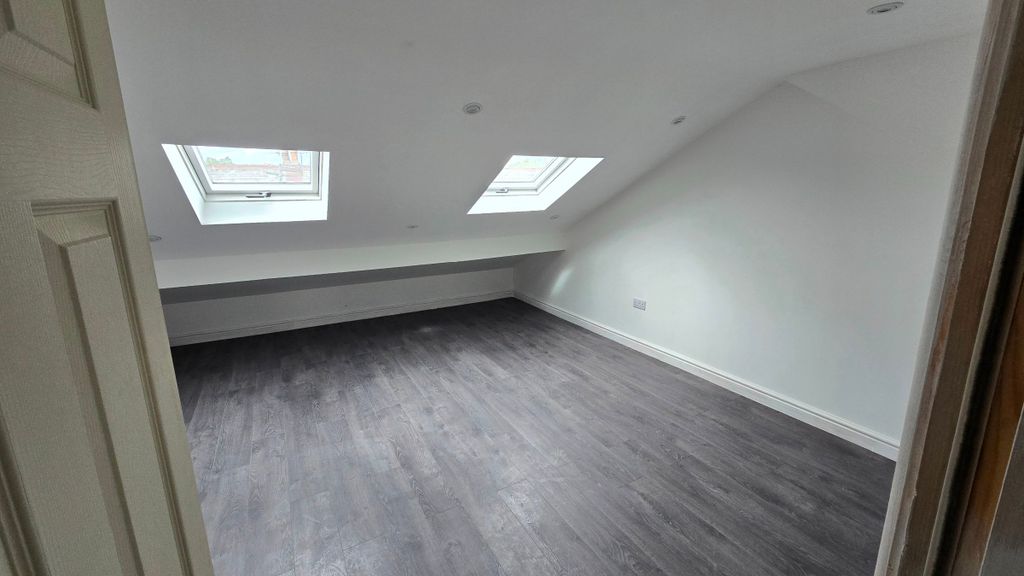 Property photo 3 of 32