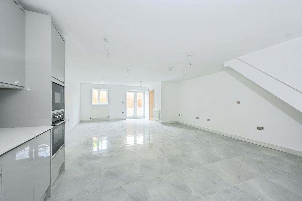 Property photo 3 of 18 Pbox-Img.Jpg