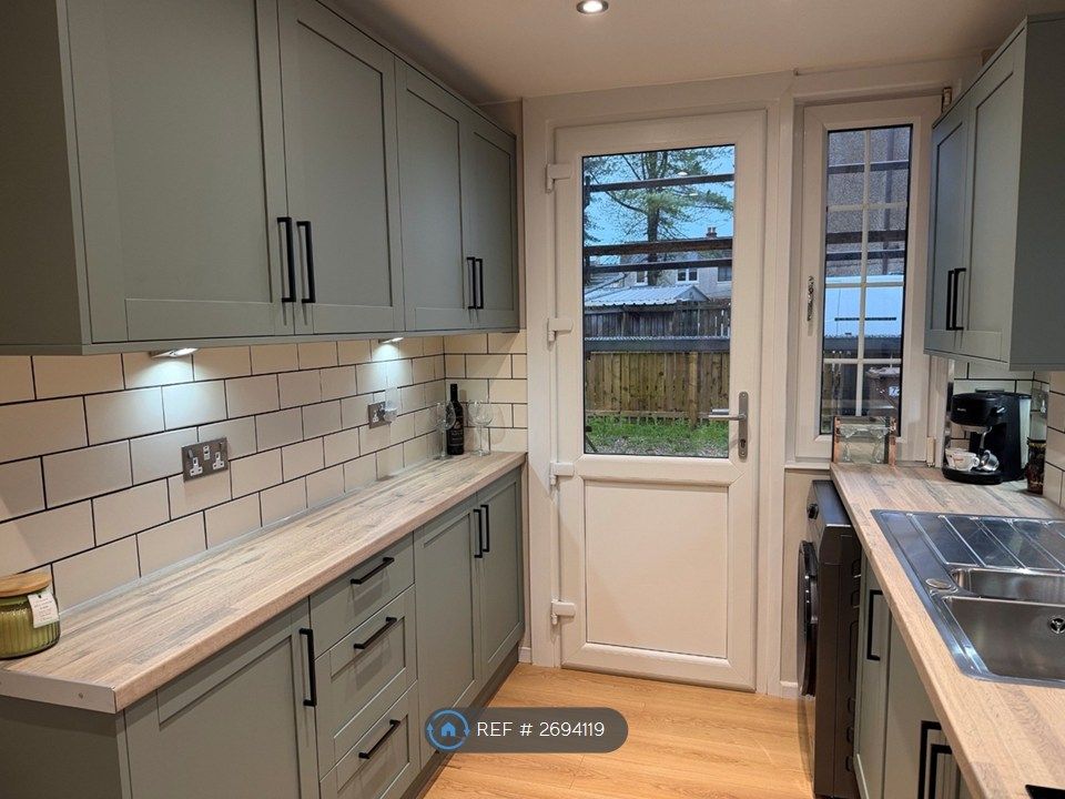 Property photo 1 of 18 Kitchen