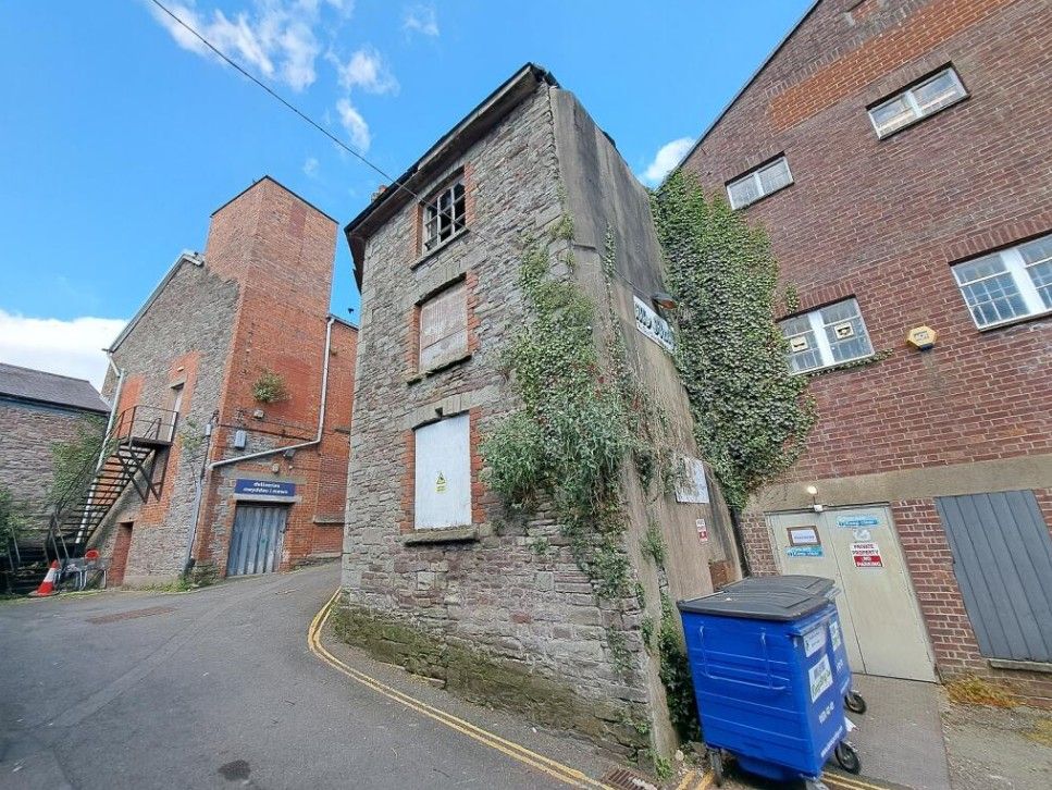Property photo 2 of 3