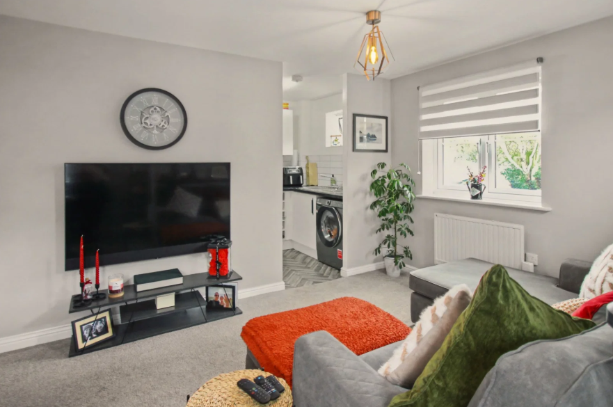 2 bed flat for saleDruids Close, Caerphilly CF83 photo 4