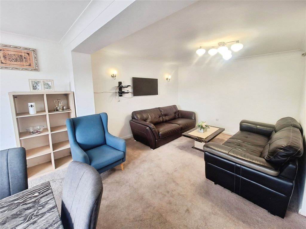 Property photo 2 of 13 Lounge Ara