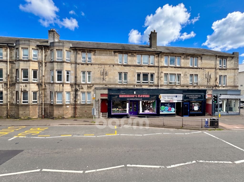 Property photo 1 of 20 High Street, Johnstone Two Bedroom Top Floor Flat