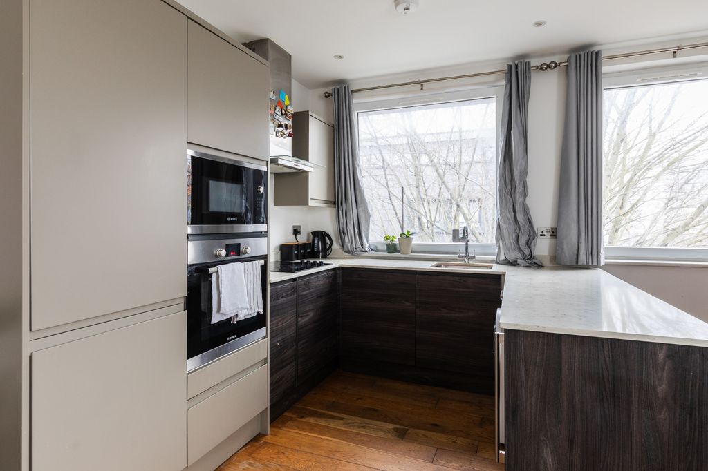 Property photo 2 of 25